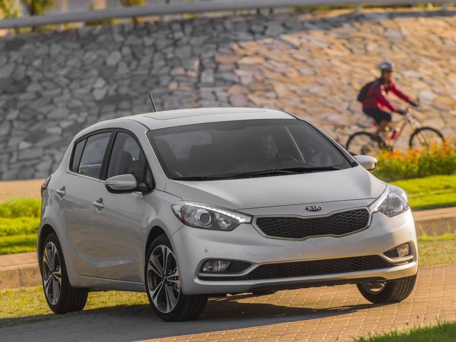  Kia Cerato Hatchback 2013 года  (фото 3 из 14)